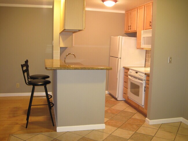 Building Photo - 361 Half Moon Ln