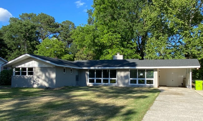 Building Photo - 610 Howell St