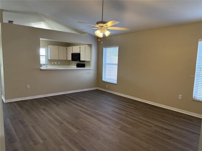 Foto del edificio - 1921 Tinker Dr