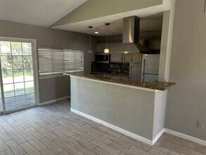 Building Photo - 635 Jeff Davis Dr