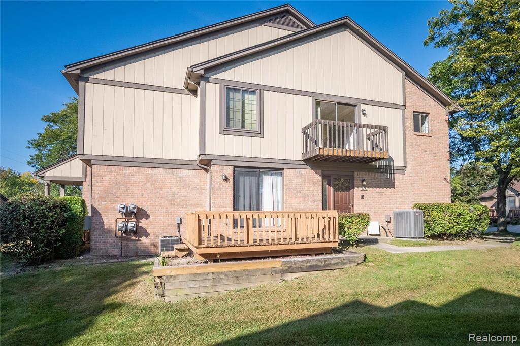 Primary Photo - 276 Meadow Bridge Dr