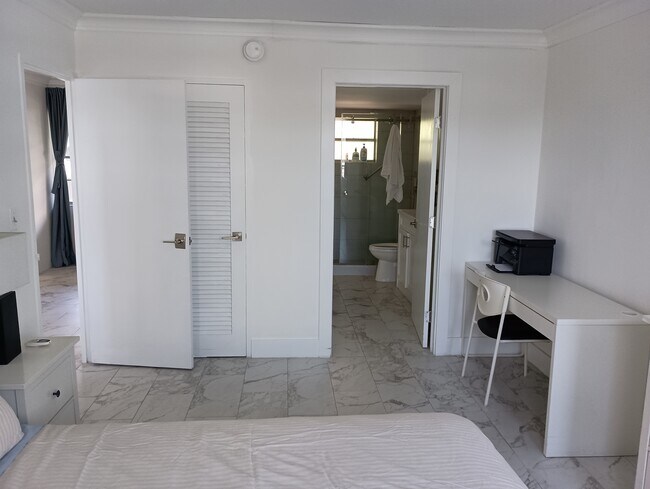 Foto del edificio - 220 Kings Point Dr