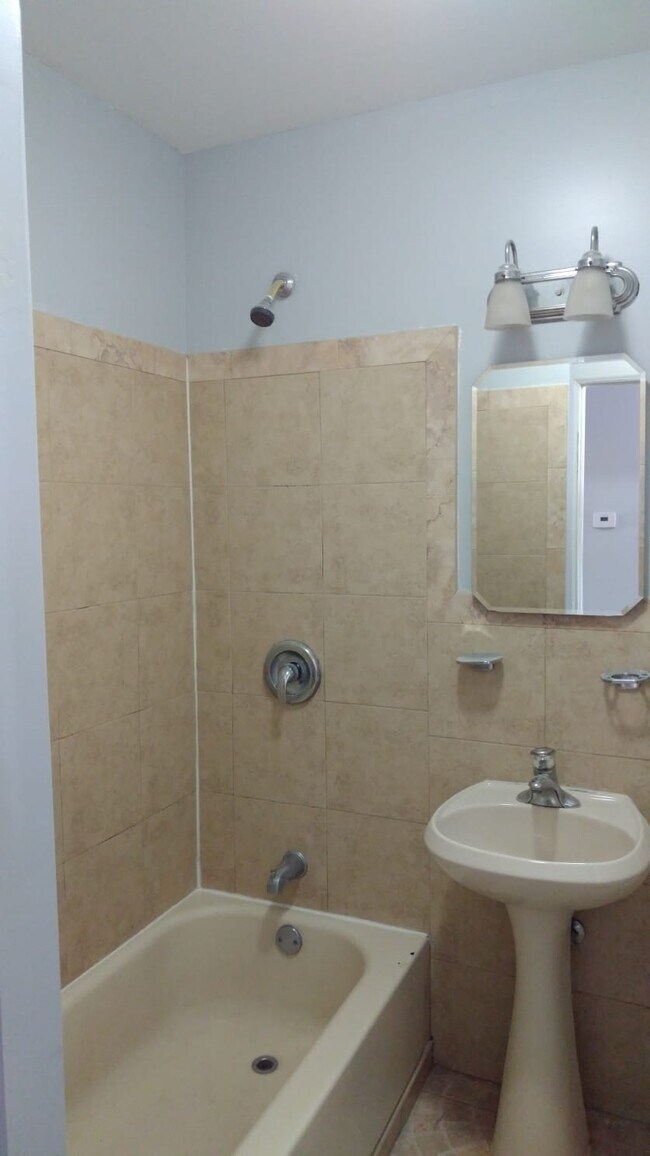 Foto del edificio - 4816 W Belden Ave