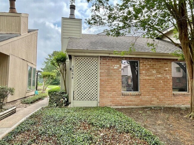 Foto del edificio - 7854 Green Lawn Dr