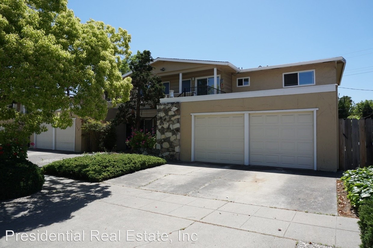 Primary Photo - 7390 Rainbow Dr