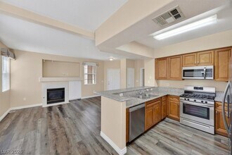 Building Photo - 9901 Trailwood Dr