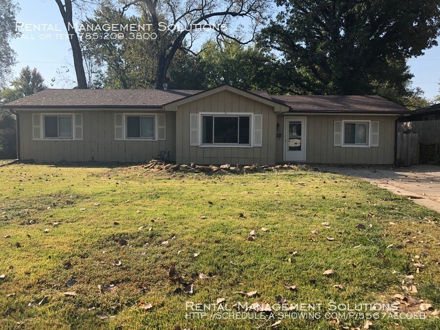 Foto principal - 1411 SW 30th- 5+ BED/2.5 BATH