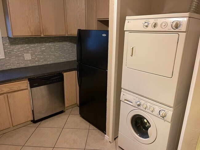 Foto del edificio - 4176 Highland Dr