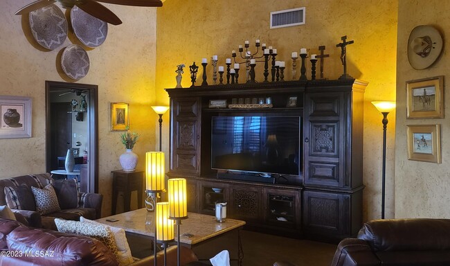 Building Photo - 4251 N Summer Set Dr