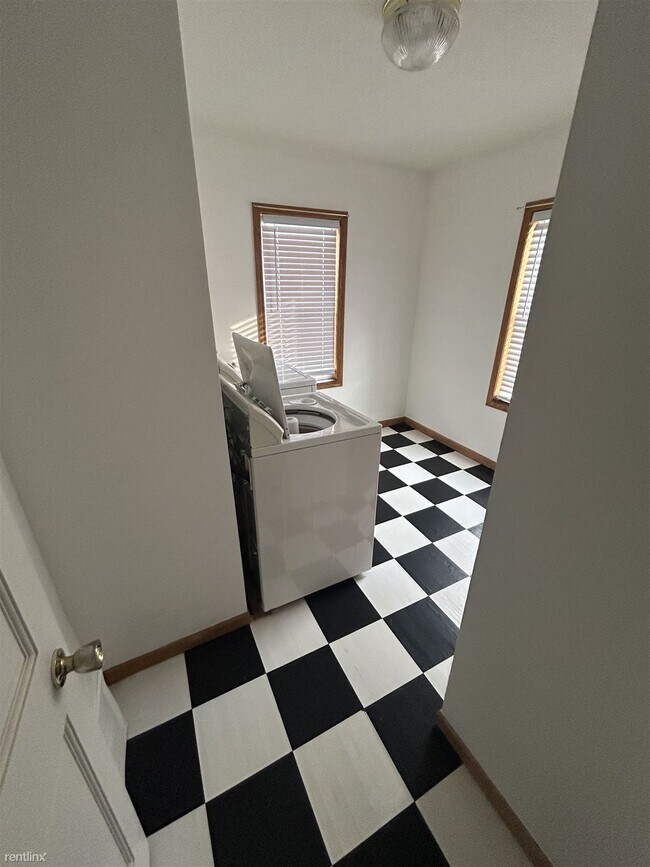 Building Photo - 2 br, 1 bath House - 318 N McCombs St