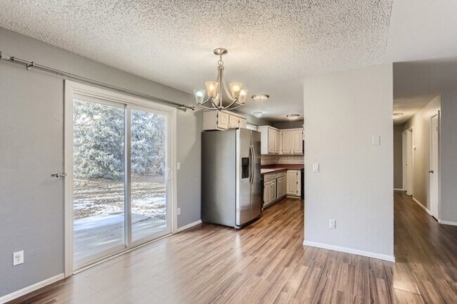 Foto del edificio - 1121 S Salida Way, Aurora, CO, 80017