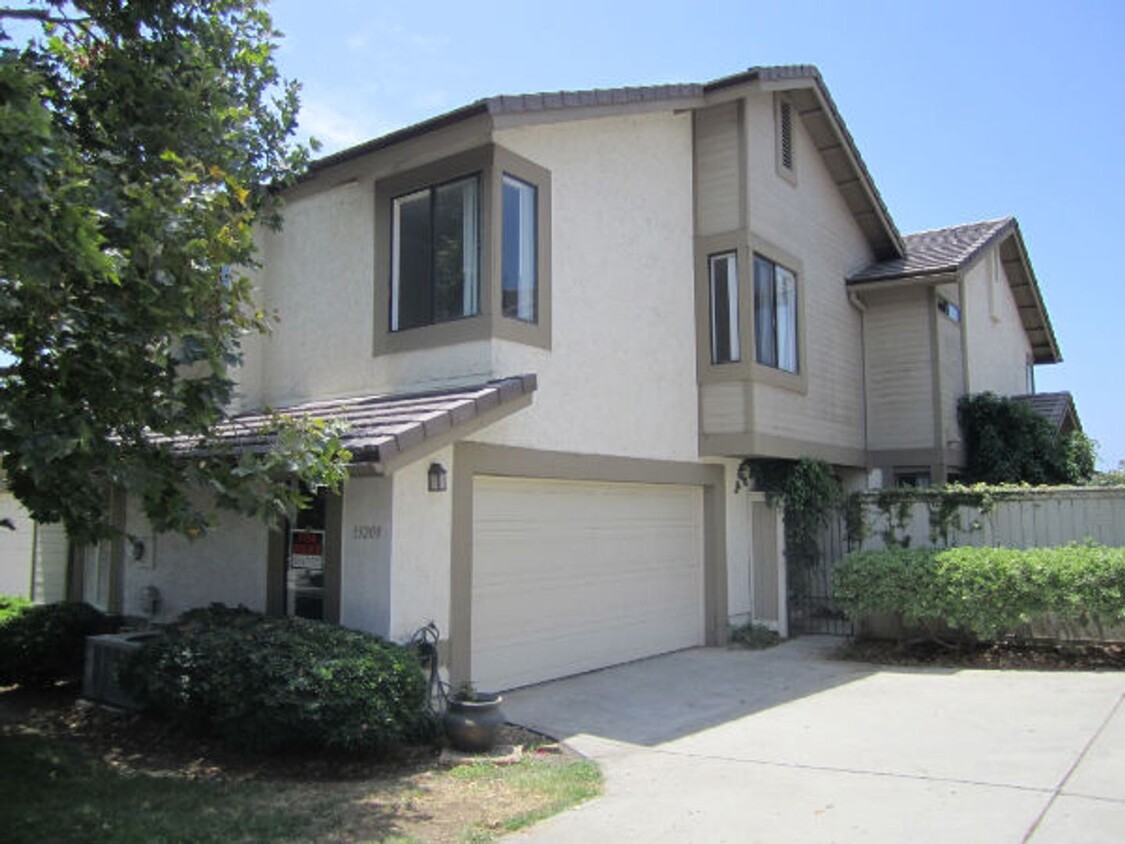 Foto principal - $4,095 4 Bed / 2.5 Bath House in Poway