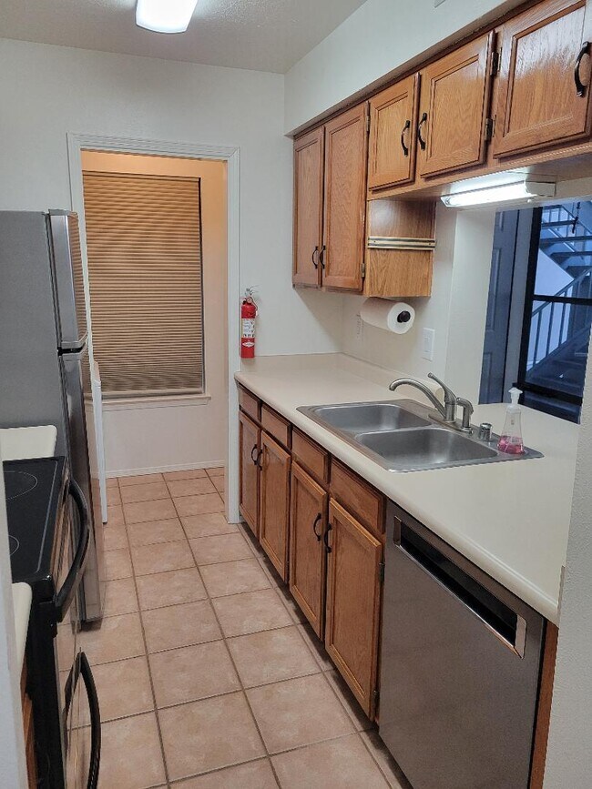 Building Photo - 505 Oppenheimer Dr