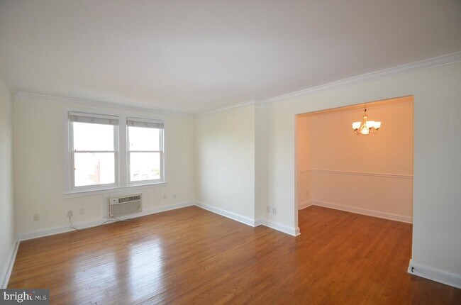 Building Photo - 906 S Washington St