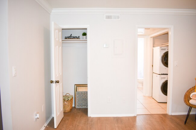 Foto del edificio - 3215 W Swann Ave