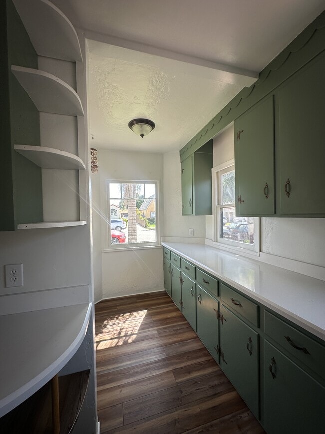 Building Photo - 325 San Clemente St