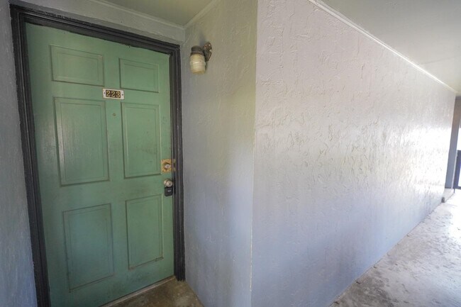 Building Photo - 2325 W Pensacola St