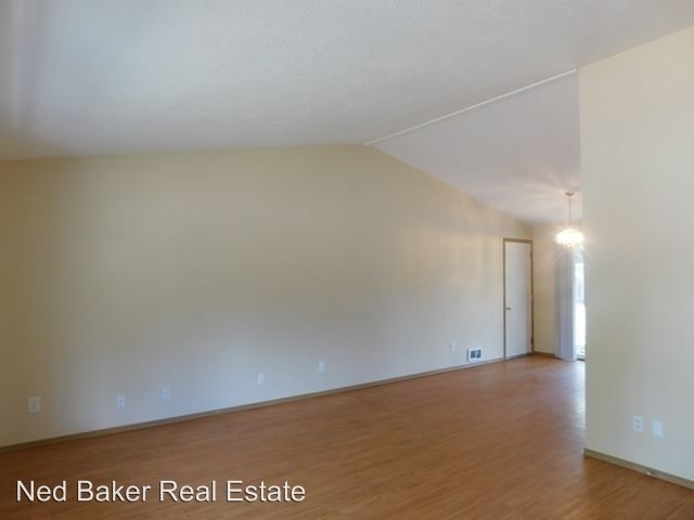Building Photo - 3 br, 2 bath House - 2040 16th St NE