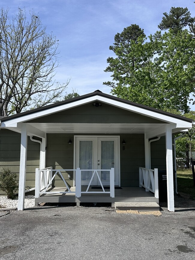 Front of Unit B with front porch - 208 cagle rd