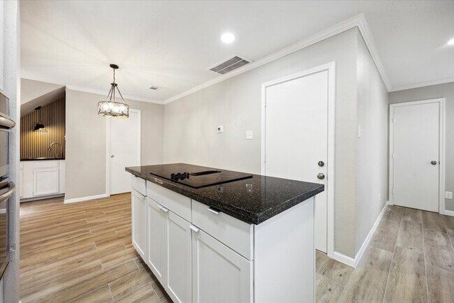 Foto del edificio - 2379 Briarwest Blvd