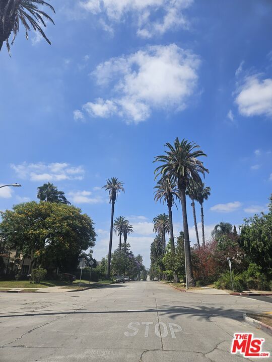 Foto del edificio - 854 1/2 S Plymouth Blvd