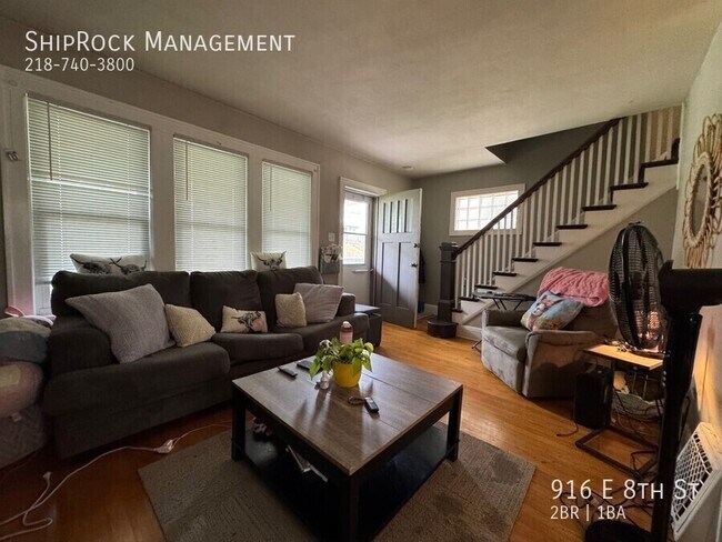 Foto del edificio - 916 E 8th St