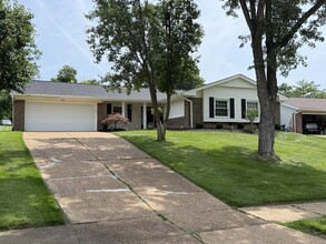Building Photo - 318 Wildforest Dr