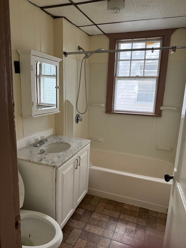 Building Photo - 47 Juniper St