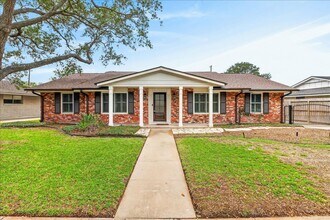 Building Photo - 722 Brock Dr