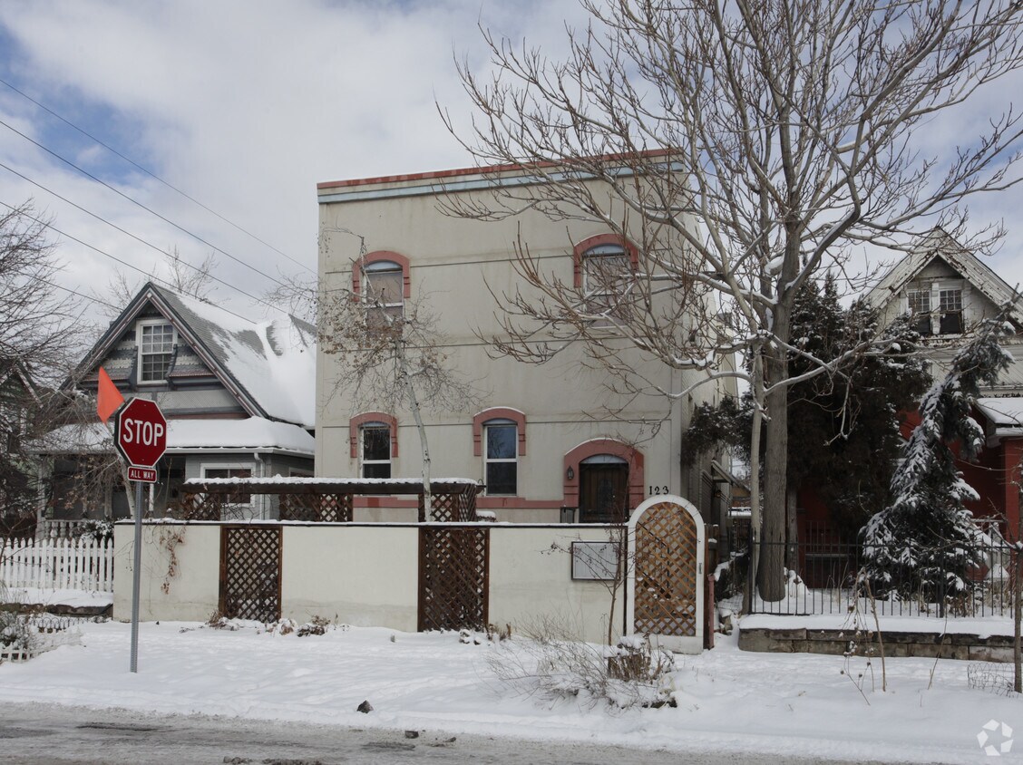 Foto del edificio - 123 W Ellsworth Ave