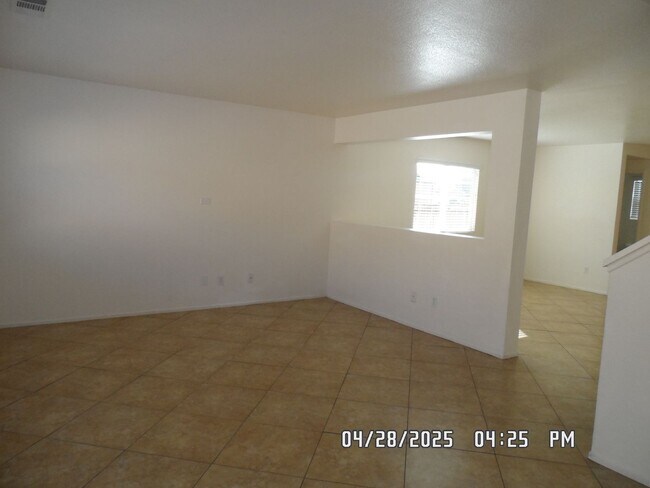 Foto del edificio - 3 Bedrooms, 2 1/2 Bathrooms, 2 Story, Loft...