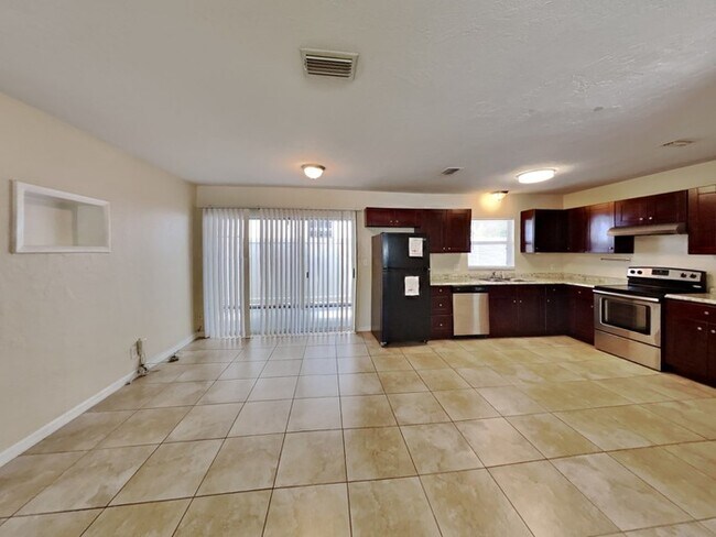 Foto del edificio - MOVE IN SPECIAL! 4/2 Home For Rent