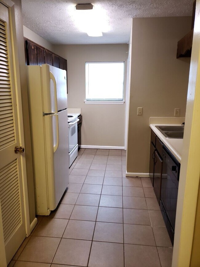 Foto del edificio - Townhome Near the Beach, In the Heart of PCB! *SPECIAL: 1/2 OFF 1st Month's Rent* + *Military Inc...