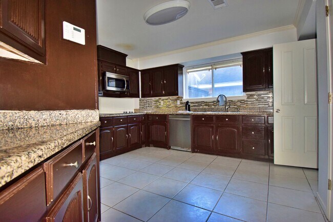 Foto del edificio - 3801 San Roman St