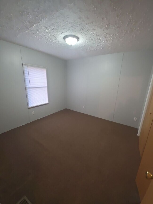 Building Photo - 2-Bedroom, 2-Bath Mobile Home with Front and Back Porches in Sparta