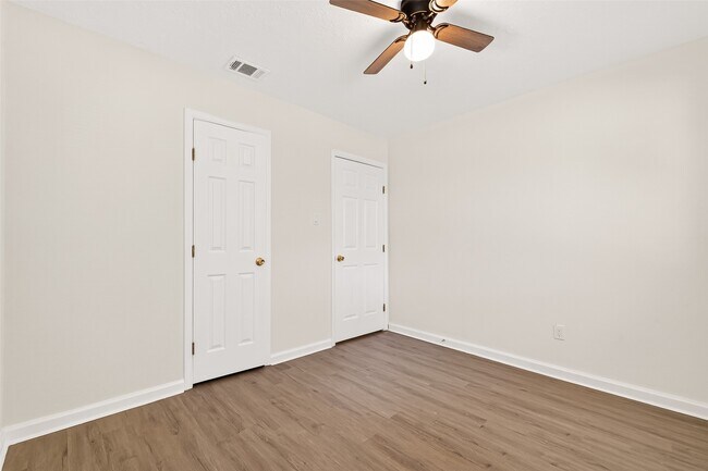 Foto del edificio - 8306 Wayward Rd