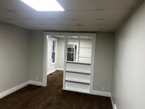 Building Photo - 19 E James St