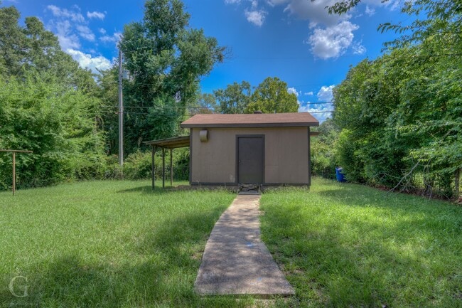 Building Photo - 3051 Amherst St