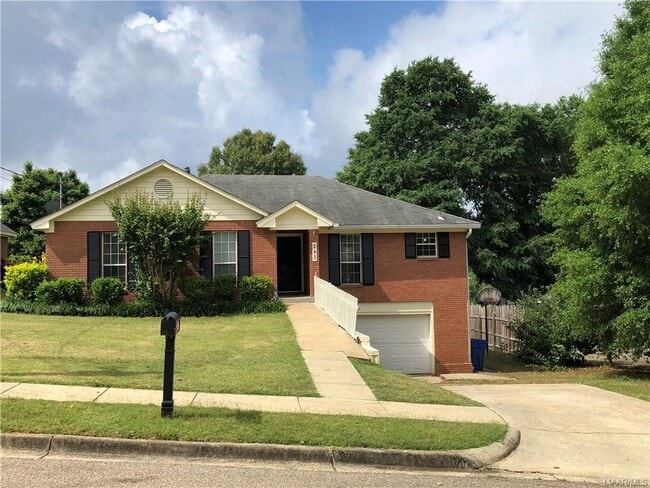 Building Photo - 243 Primrose Dr