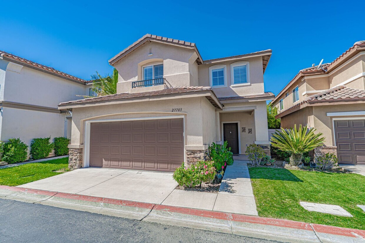 Primary Photo - 4 Bedroom Home for Rent in Canyon Country!