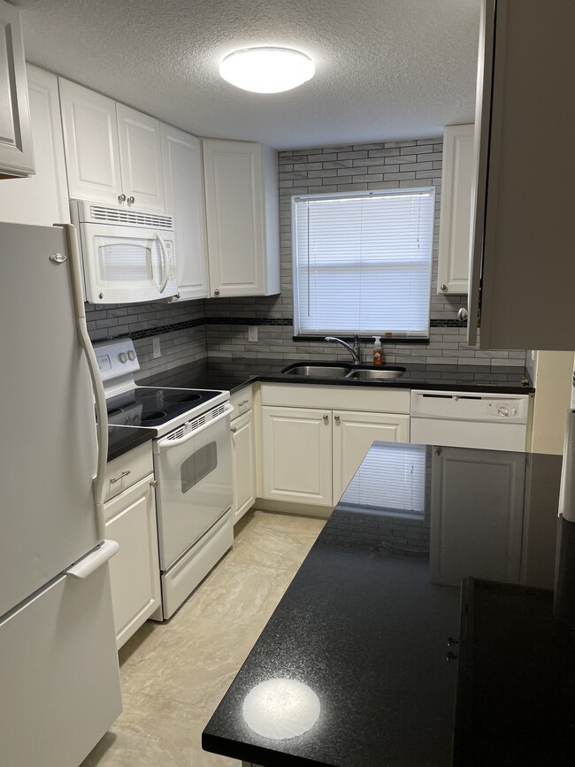 Building Photo - 1100 Ponce De Leon Cir