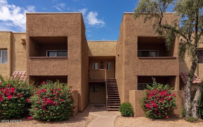 Foto del edificio - 5877 N Granite Reef Rd