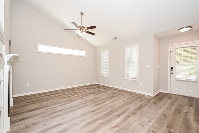 Foto del edificio - 332 White Oak Way