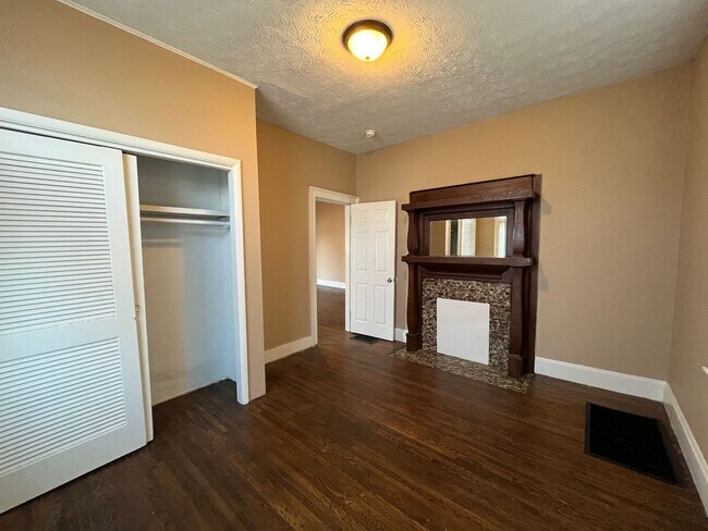 Building Photo - 2159 Elmo Ave