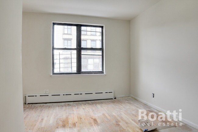 Building Photo - 205 Himrod St
