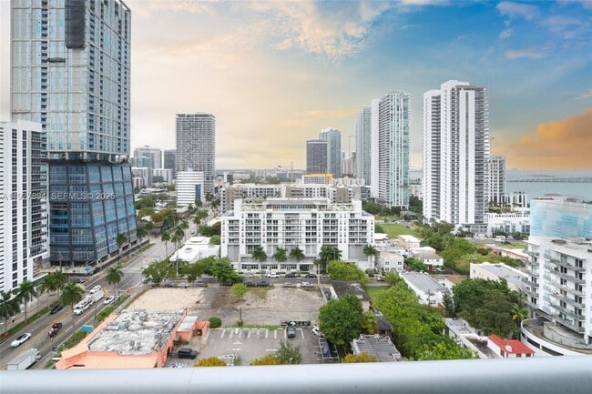 Foto del edificio - 333 NE 24th St