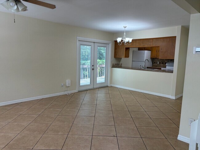 Foto del edificio - 807 Timbers Ct