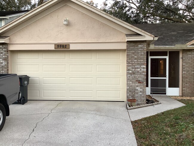 Front - 9802 Sir Frederick St
