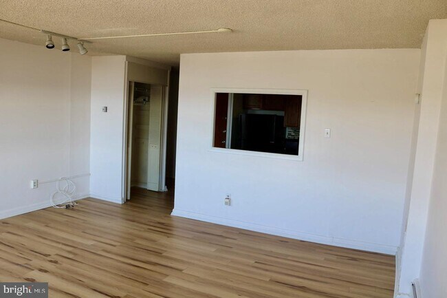 Foto del edificio - 1030 E Lancaster Ave