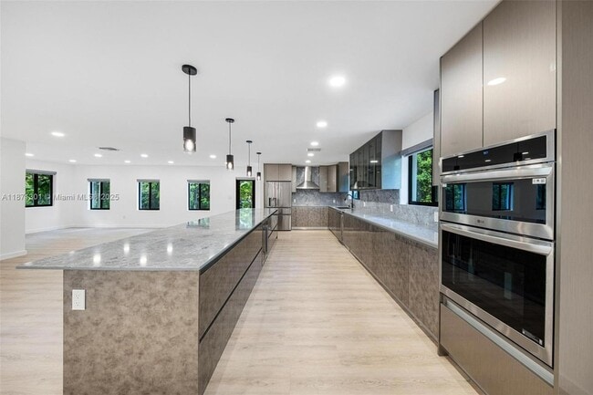 Building Photo - 7401 Miami View Dr